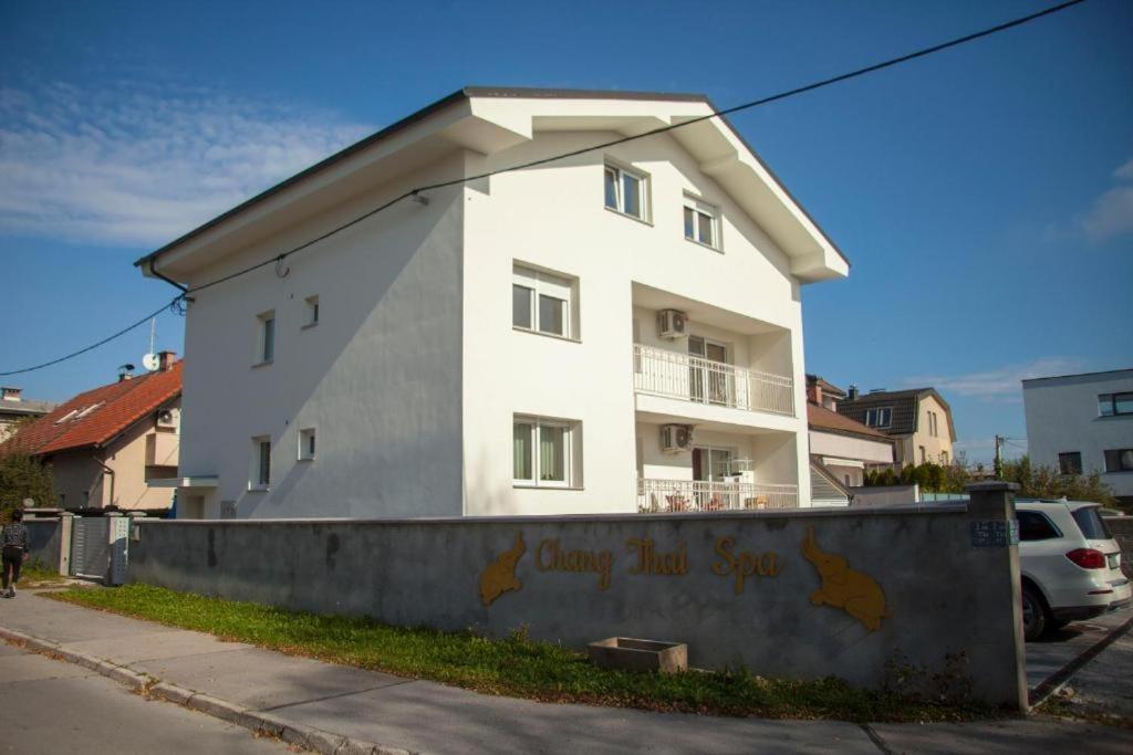 Chang Thai Apartments 卢布尔雅那 外观 照片